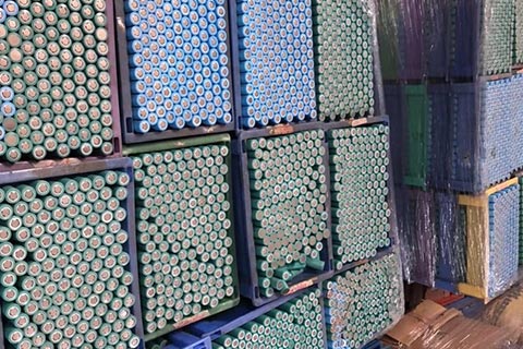 茂名欣旺达SUNWODA叉车蓄电池回收|光伏发电板回收多少钱